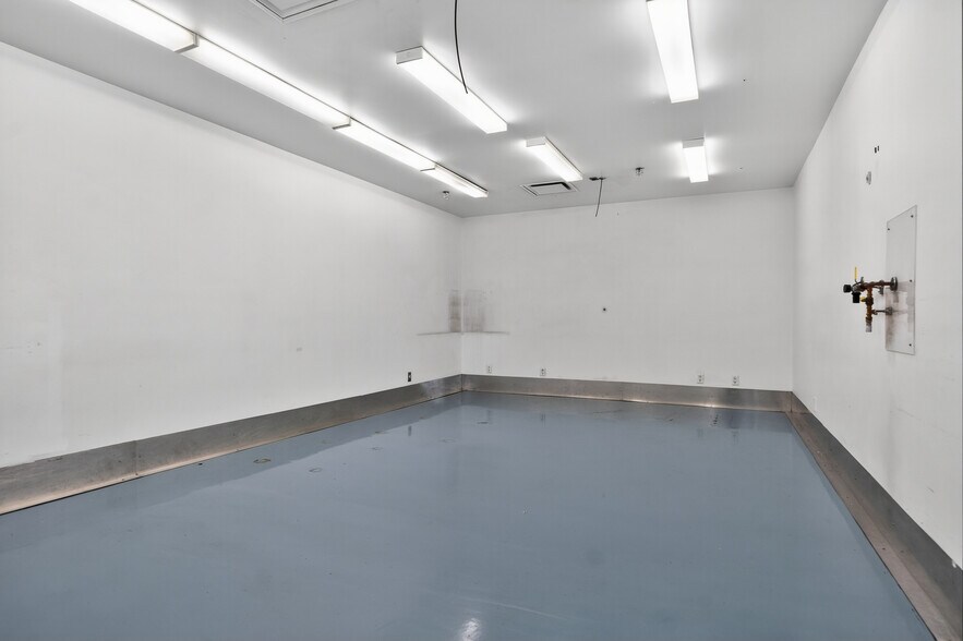 More Photos Of 2580 Viscount Way, Richmond Warehouse For Lease