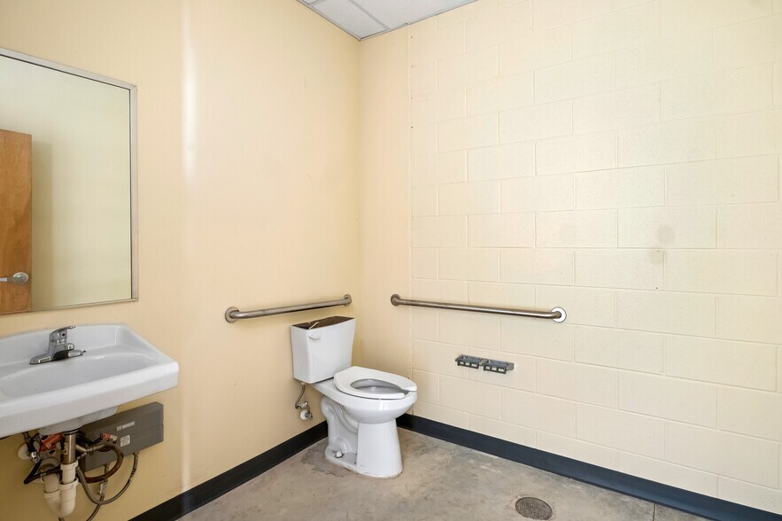 More Photos Of 9342 SE Loop 410, San Antonio Refrigeration Cold Storage For Sale