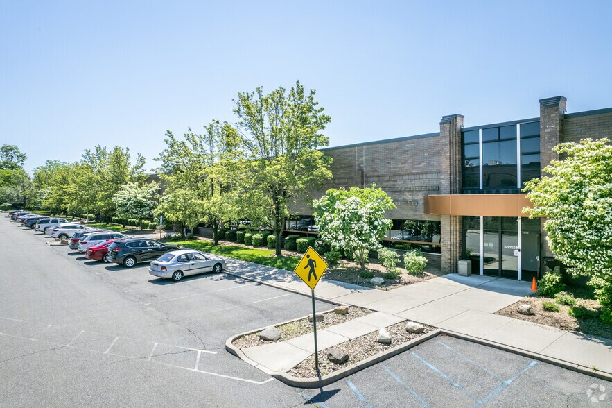More Photos Of 90 Boroline Rd, Allendale Light Manufacturing For Lease