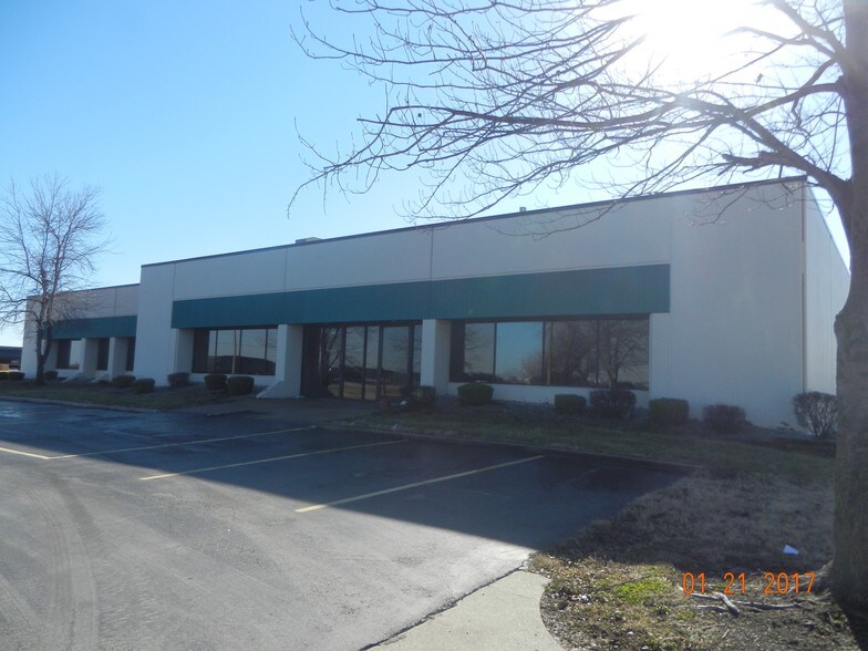 More Photos Of 10 Central Industrial Dr, Granite City Warehouse For Sale
