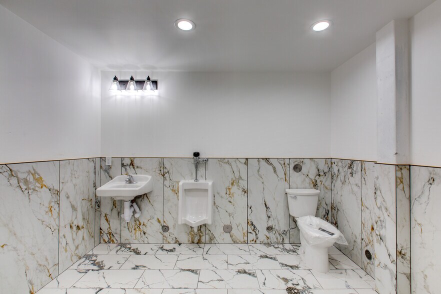 More Photos Of 9145 Commerce Center Cir, Highlands Ranch Office For Sale