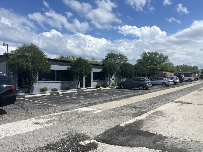 More Photos Of 707-717 N Iowa Ave, Villa Park Office For Sale