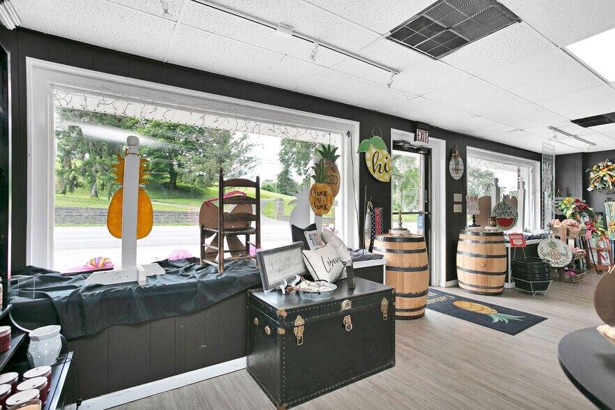 More Photos Of 537 E Main St, Lebanon Freestanding For Sale