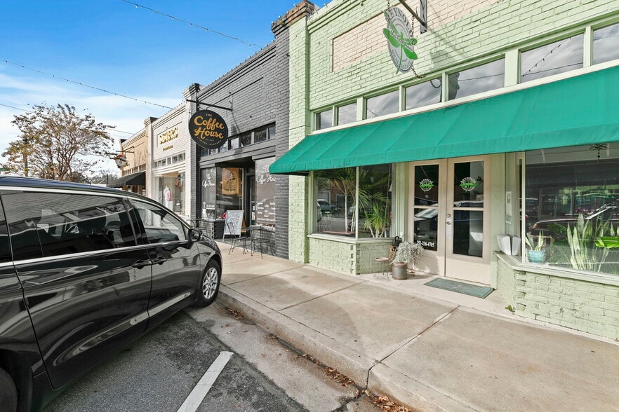 More Photos Of 111 W Ridgeley St, Atmore Storefront For Sale