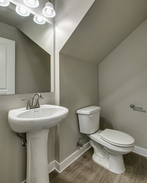 More Photos Of 1205 Boon St, Sumas Apartments For Sale