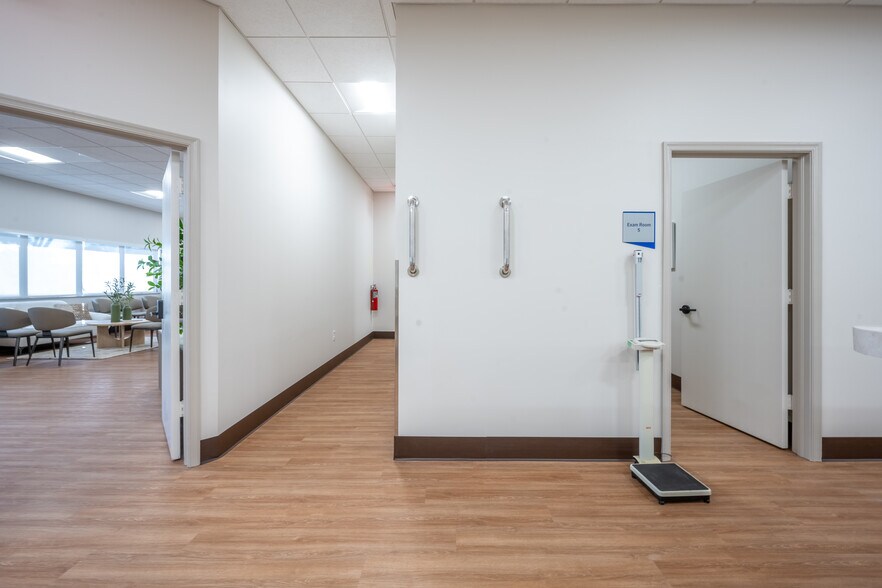 More Photos Of 3795 Boynton Beach Blvd, Boynton Beach Medical For Lease