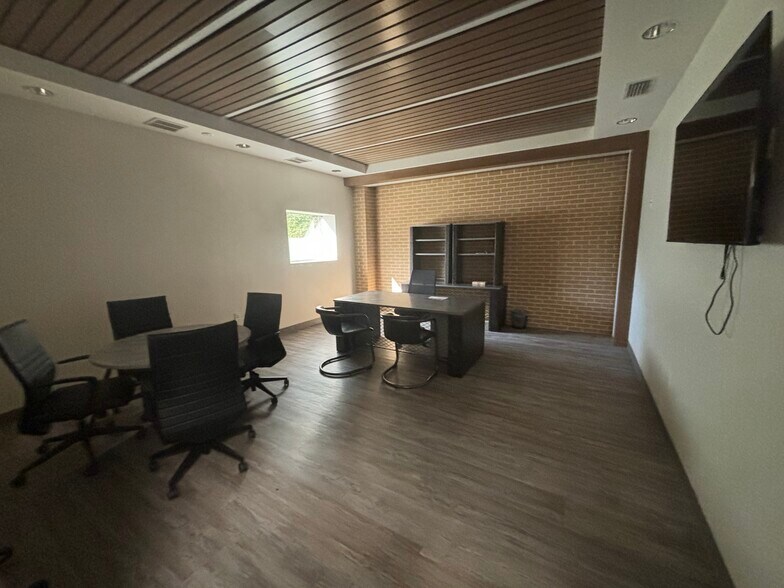 More Photos Of 2320 Killearn Center Blvd, Tallahassee Office For Sale