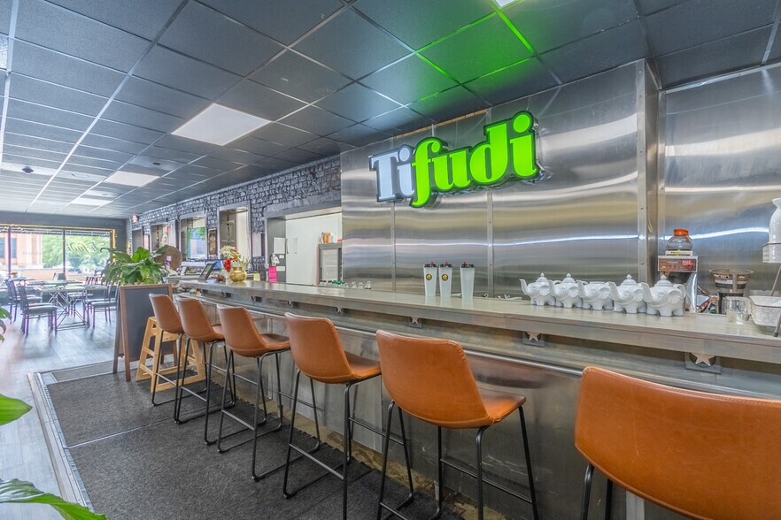 More Photos Of 122 W Whitner St, Anderson Restaurant For Lease