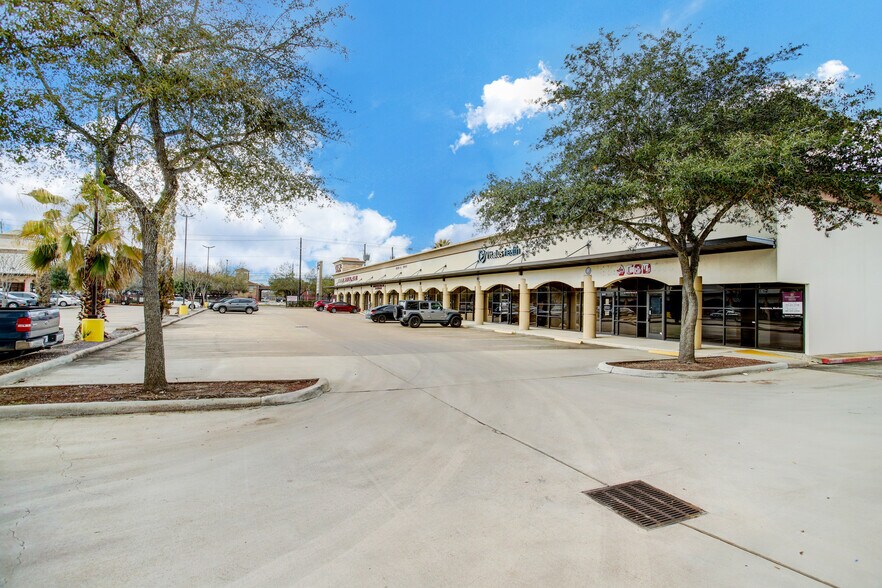 More Photos Of 10019 Main St, Houston Office For Lease