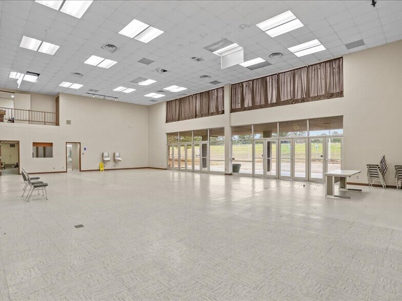 More Photos Of 1819 Spring St, Palestine Specialty For Sale