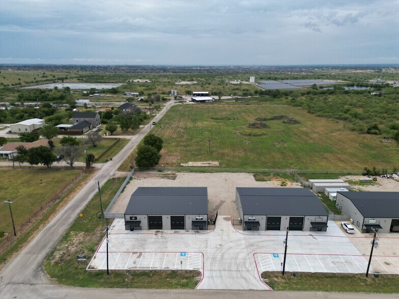 More Photos Of 2036 Seaborn Rd, Ponder Warehouse For Lease
