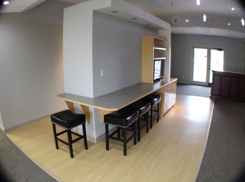 More Photos Of 3432 W Truman Blvd, Jefferson City Office For Sale