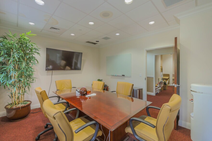 More Photos Of 9090 Park Royal Dr, Fort Myers Medical For Lease