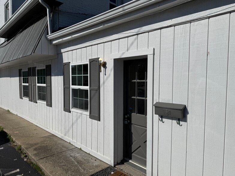 More Photos Of 108 E Main St, Plainfield General Retail For Lease
