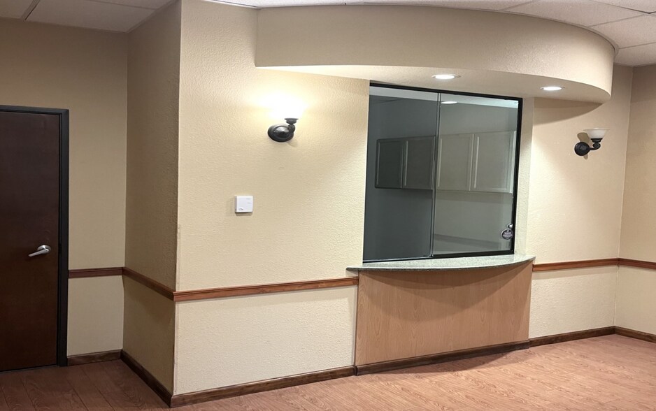 More Photos Of 3060 Communications Pky, Plano Medical For Lease
