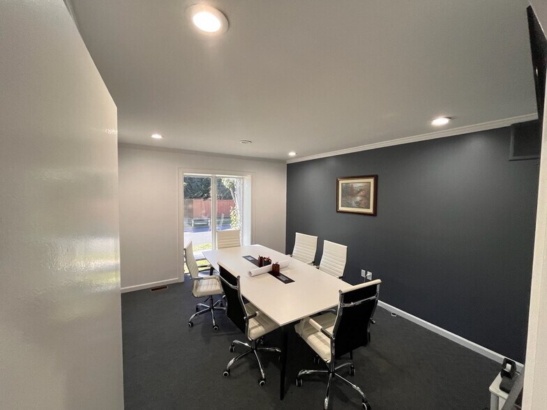 More Photos Of 775 S 23rd St S, Arlington Office For Sale