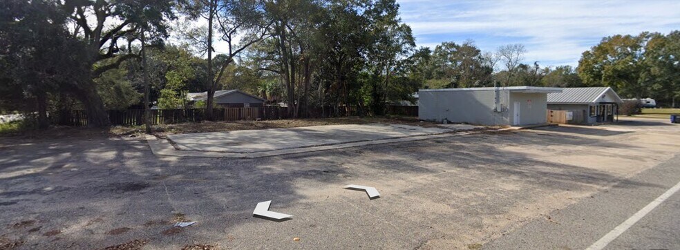 More Photos Of 12701 Saeger rd, Grand Bay Flex For Sale