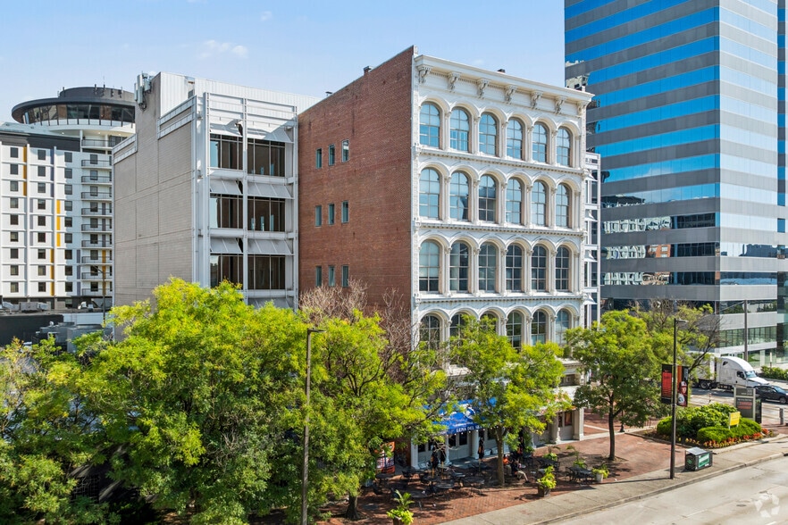 More Photos Of 300 W Pratt St, Baltimore Office For Lease