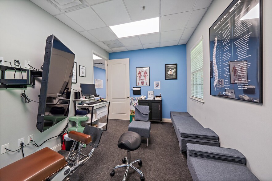 More Photos Of 5652-5654 Marquesas Cir, Sarasota Office For Lease