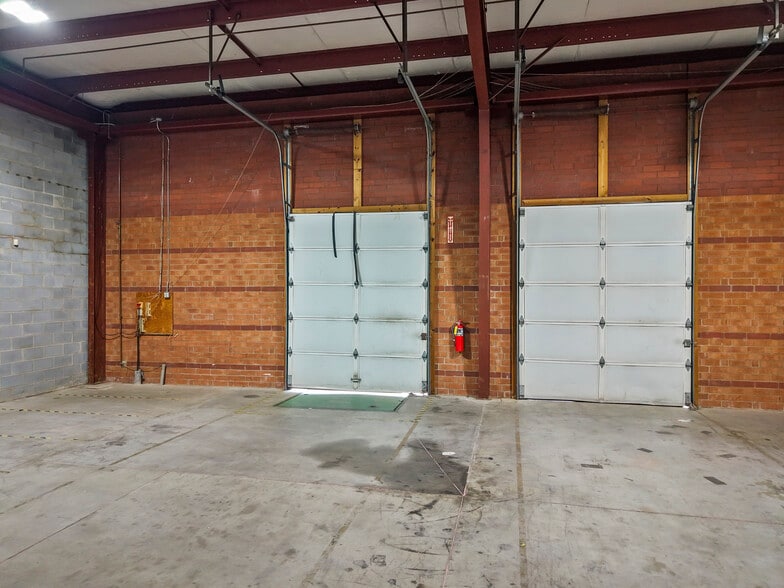 More Photos Of 2595 Viceroy Dr, Winston-Salem Warehouse For Lease