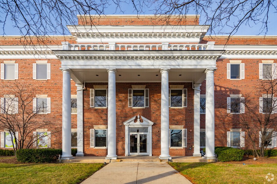 More Photos Of 8930 Waukegan Rd, Morton Grove Office For Lease