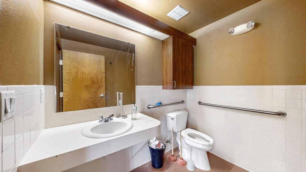 More Photos Of 231 W 67th Ct, Loveland Office For Lease