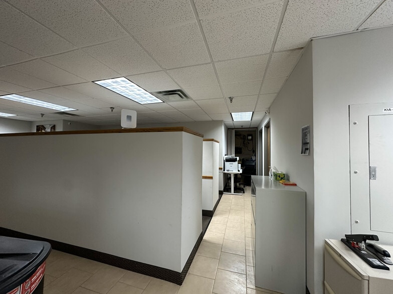More Photos Of 8053 E Bloomington Fwy, Bloomington Office For Sale