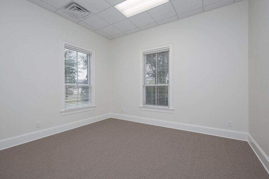 More Photos Of 2461 Tower Dr, Monroe Office For Lease