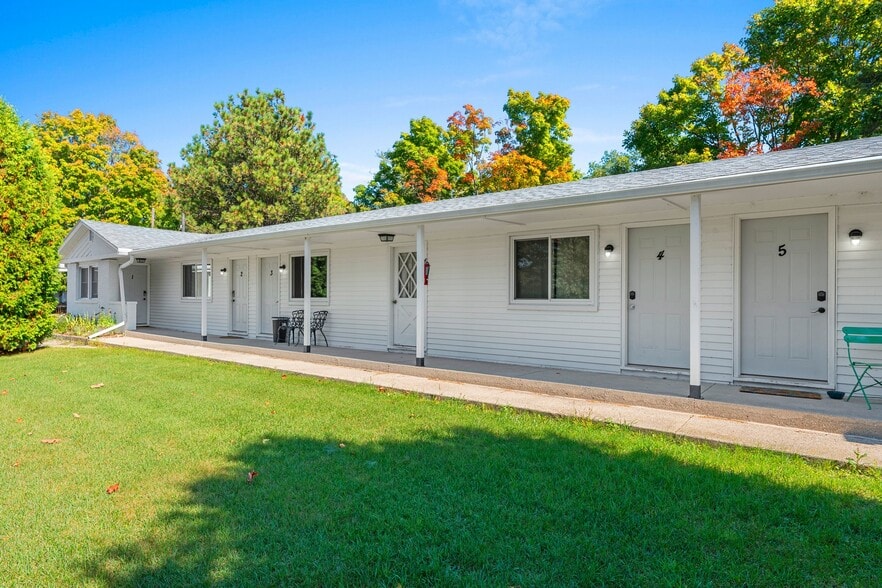 More Photos Of 10440 Orchard Dr, Sister Bay Hotel For Sale