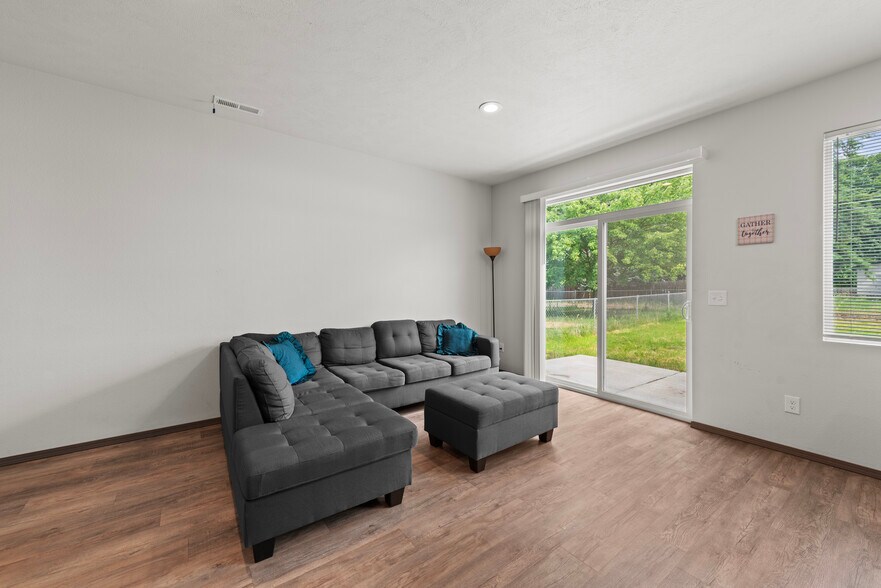 More Photos Of 419 E E St, Deer Park Multifamily For Sale