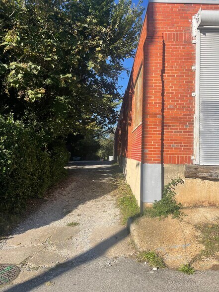 More Photos Of 3106 Elm Ave, Baltimore Manufacturing For Lease