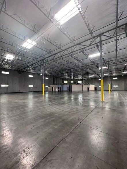 More Photos Of 7521 Eastgate Rd, Henderson Warehouse For Lease