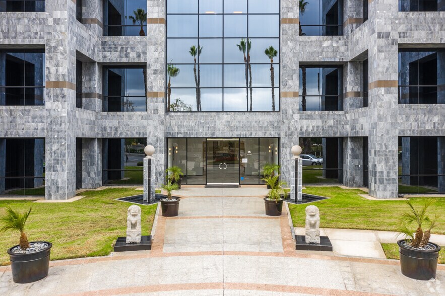 More Photos Of 20 Corporate Park, Irvine Office Residential For Lease