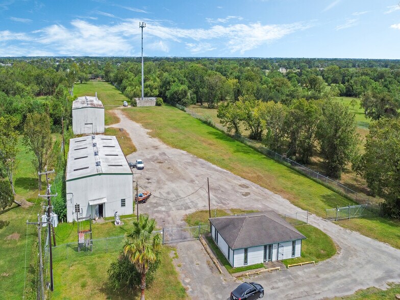 More Photos Of 3149 Harkey Rd, Pearland Industrial For Sale