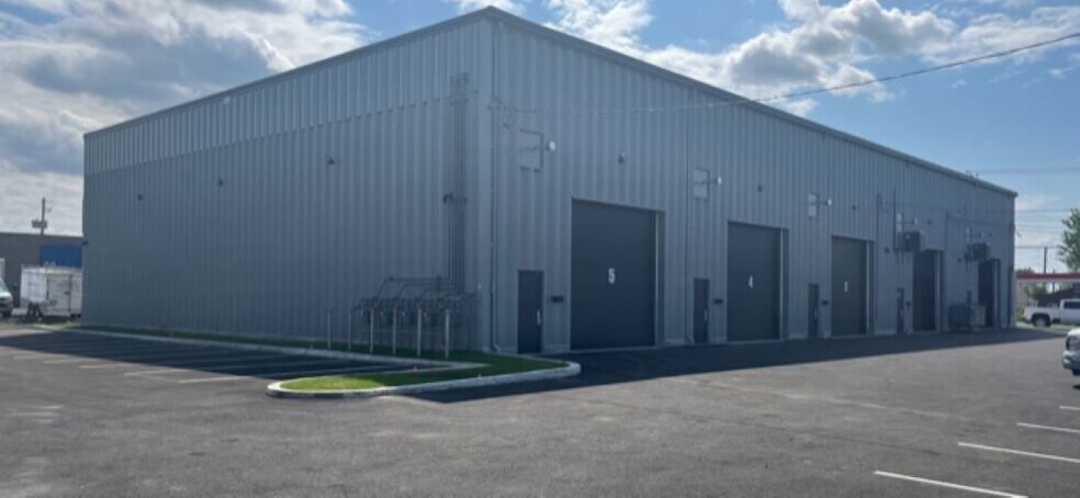 More Photos Of 280 Boul Pierre-Boursier, Châteauguay Warehouse For Lease