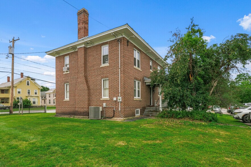 More Photos Of 93 Roxbury St, Keene Office For Sale