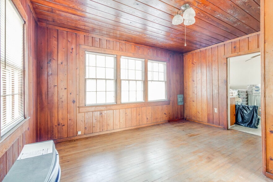 More Photos Of 5601 N Main St, Columbia Office For Sale