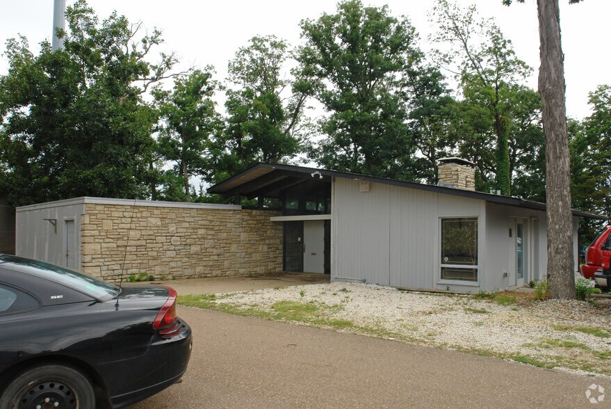 Primary Photo Of 1 Valley Park Rd, Fenton Office For Sale