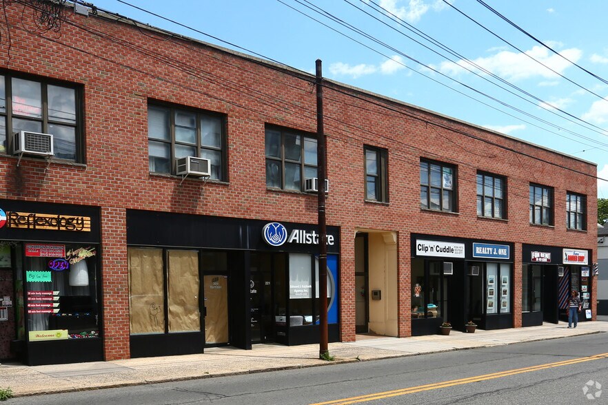 More Photos Of 211-225 Harrison Ave, Harrison Storefront Retail Office For Lease