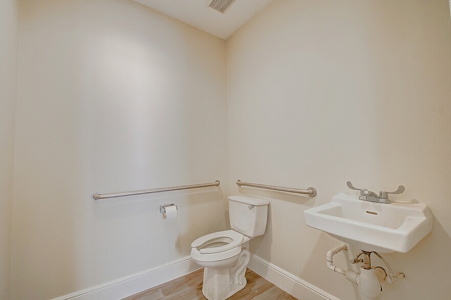 More Photos Of 21386 Provincial Blvd, Katy Medical For Sale