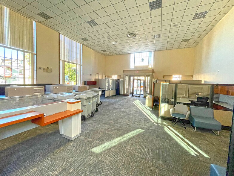 More Photos Of 2 E Main St, Mechanicsburg Office For Sale