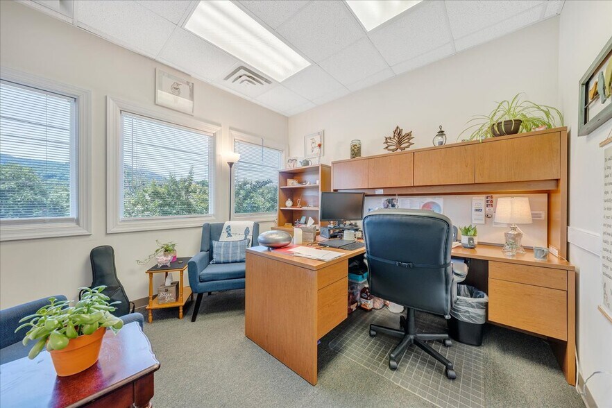 More Photos Of 2408 Electric Rd, Roanoke Medical For Lease