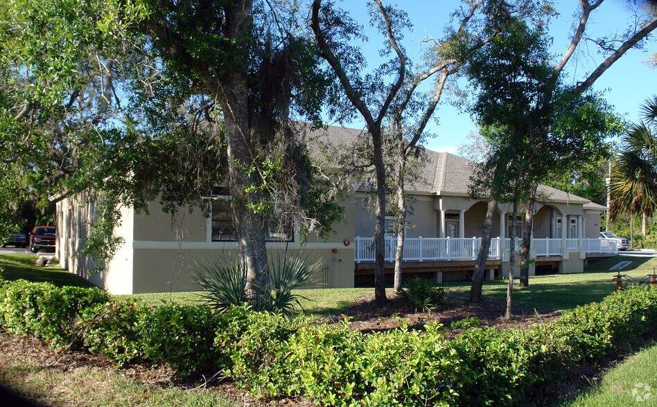 More Photos Of 820 W Broadway St, Oviedo Medical For Lease