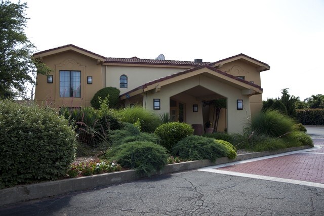 More Photos Of 5201 N State Line Ave, Texarkana Hotel For Sale