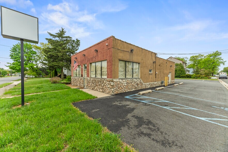 More Photos Of 136 Stelton Rd, Piscataway Freestanding For Sale