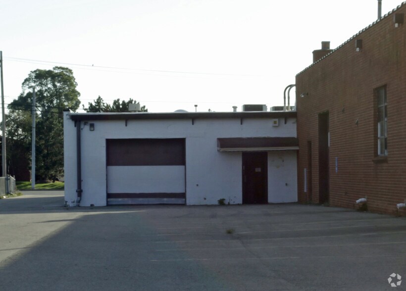 More Photos Of 31119 Greenfield Rd, Beverly Hills Warehouse For Lease