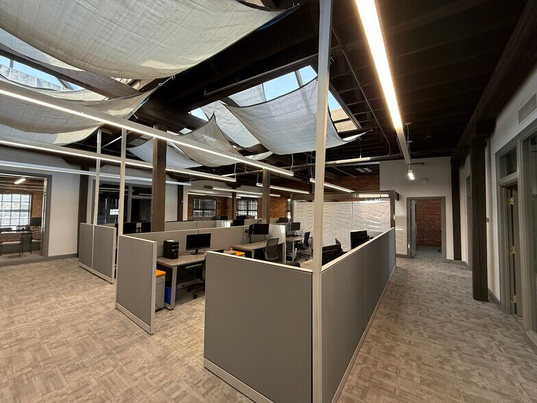 More Photos Of 420 NW 5th St, Evansville Office For Lease