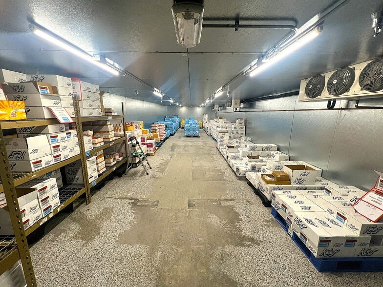 More Photos Of 6329 Pine St, Las Vegas Warehouse For Sale