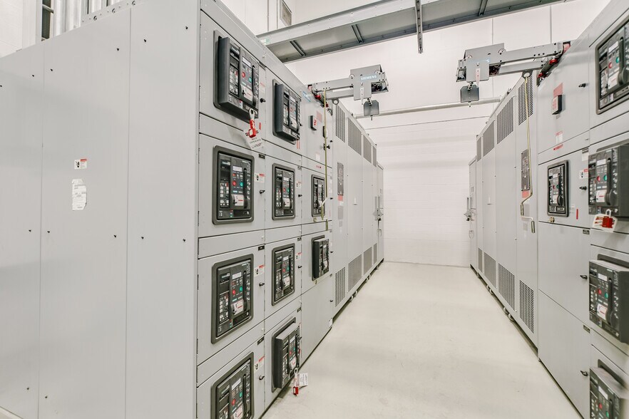 More Photos Of 1 Corporate Woods Dr, Bridgeton Distribution For Sale