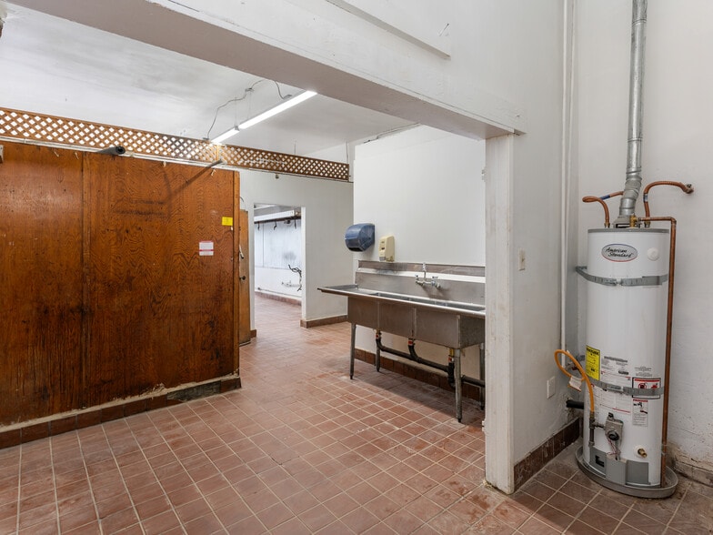 More Photos Of 202-204 E Imperial Ave, El Segundo Storefront For Lease